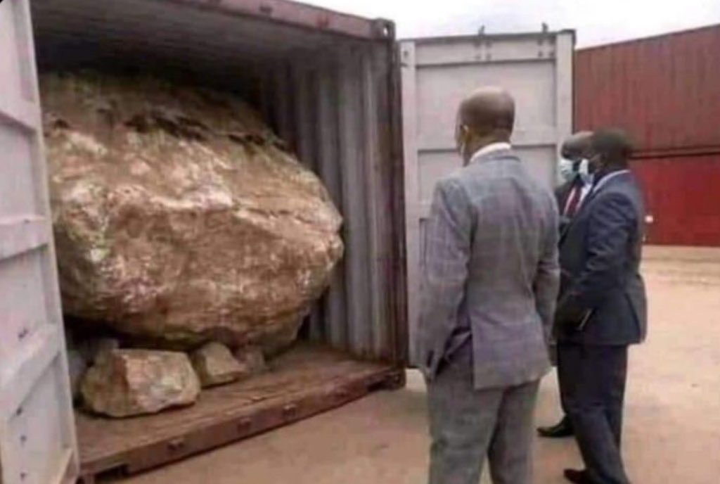 Nestroytimo's tweet image. If your dad ever tells you to get out of his face, please do it asap 💀💔