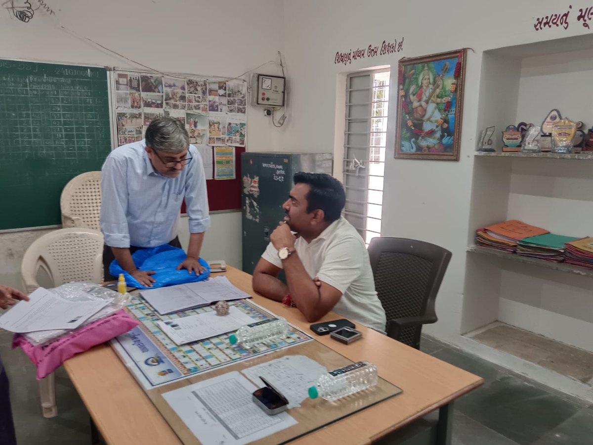 SDMLalpur's tweet photo. Today ERO sir  visited BLO  of Nanduri village in 80-jamjodhpur AC . Inspected their EF distribution and gave instructions to speed up digitisation of EF form.Also meet village Sarpanch and gave instructions about SIR. 
@CollectorJamngr @DeoJamnagar @ECISVEEP @CEOGujarat https://t.co/WUc4xGr7Mv