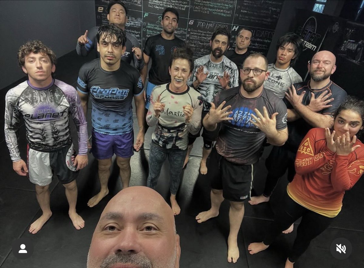hybridgrappl1ng's tweet image. Monday evening and Tuesday afternoon at 10th Planet Jiu-Jitsu Headquarters sessions in the bag. It’s awesome to get the latest from the big boss himself #eddiebravo 
☝🏻🥳👌🏻 #10thplanetdarlington #ludusfightwear #10thplanetnetwork