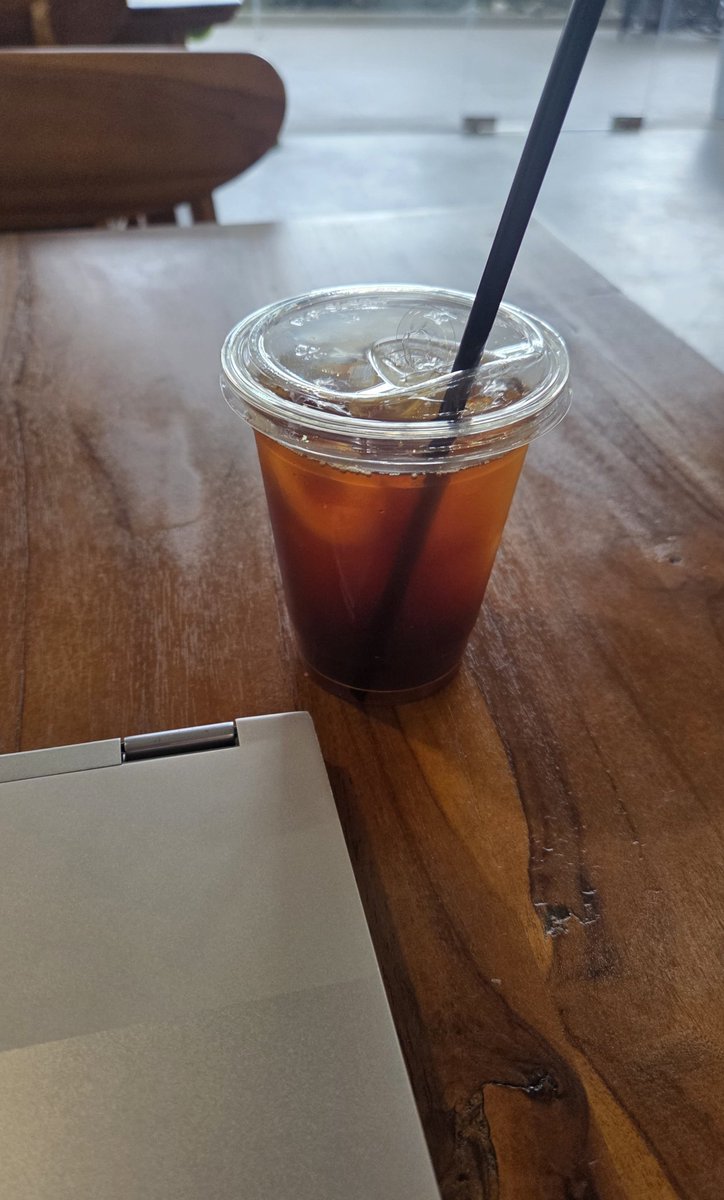 es_twr's tweet image. Belum jam lima belas tapi sudah pesen dua gelas. #rhyme