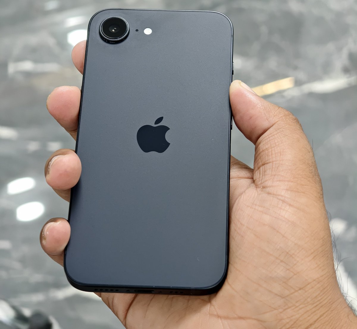 Trolling_isart's tweet image. Still trying to figure out what problem the iPhone 16e actually solves…