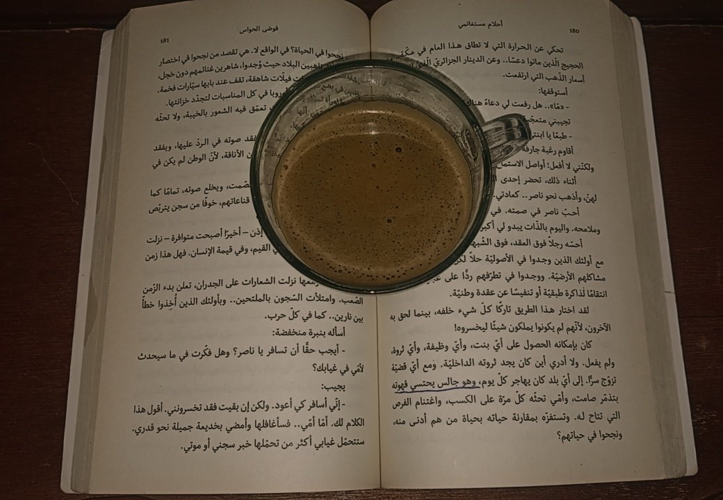 "أسِيرُ ولَستُ أعلَمُ أينَ أمضي
غَريبَ الدَّارِ قد ضَيَّعتُ بعضِي"