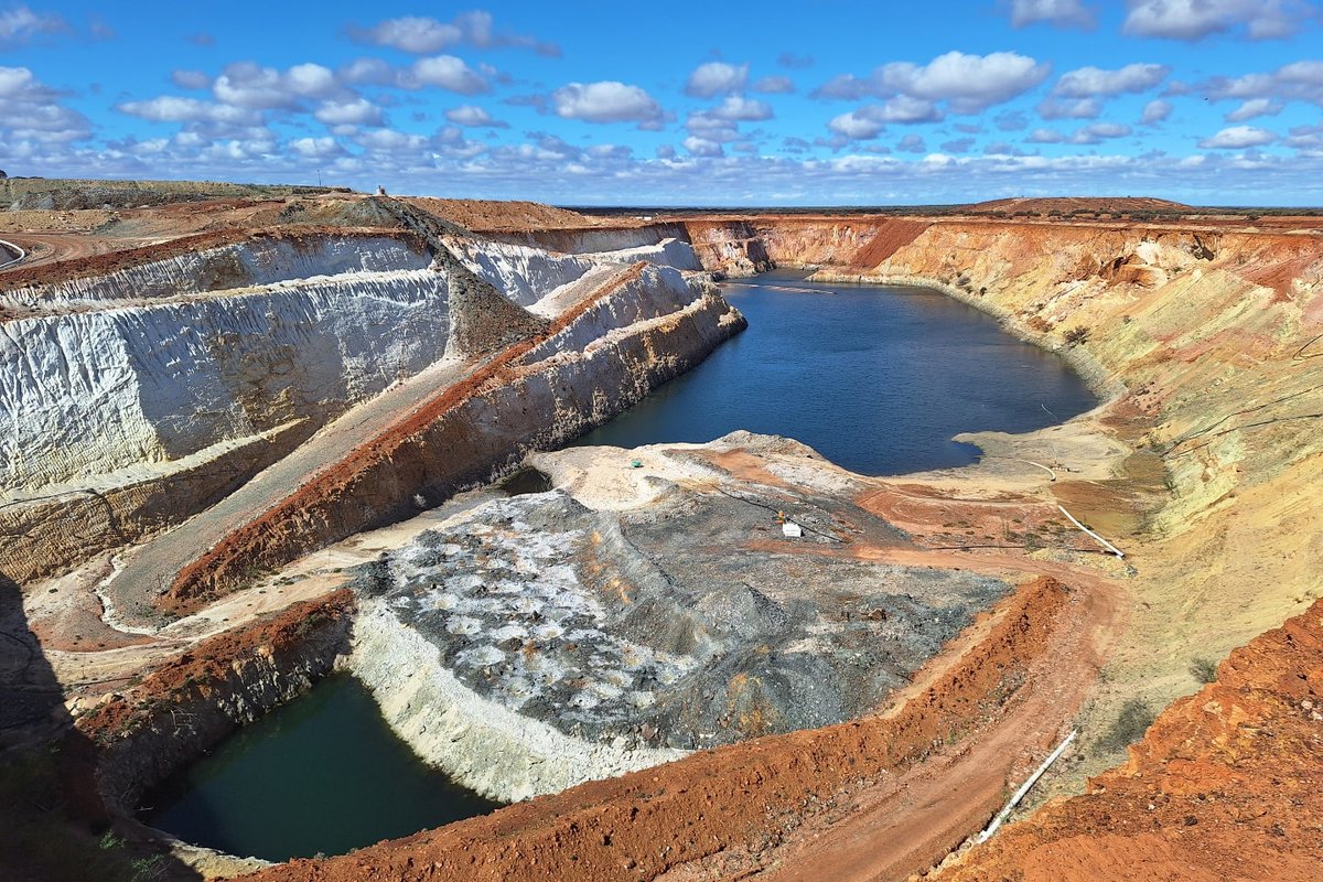 wabusinessnews's tweet image. Rox prices Youanmi gold mine build at $383m, rattles tin: #deals #resources dlvr.it/TPF0l1