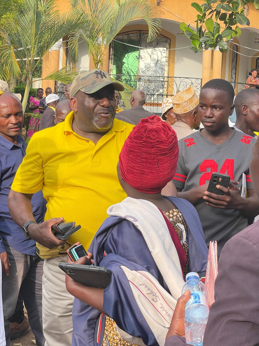 aniku_jakii256's tweet photo. When responsibility knocks, you rise to the occasion 💪
📢 Kassanda District Engagement — Building unity for progress!
@UCC_ED @campGeorge #GoldenPosts #TogetherForDevelopment https://t.co/pC4rwWUmd4