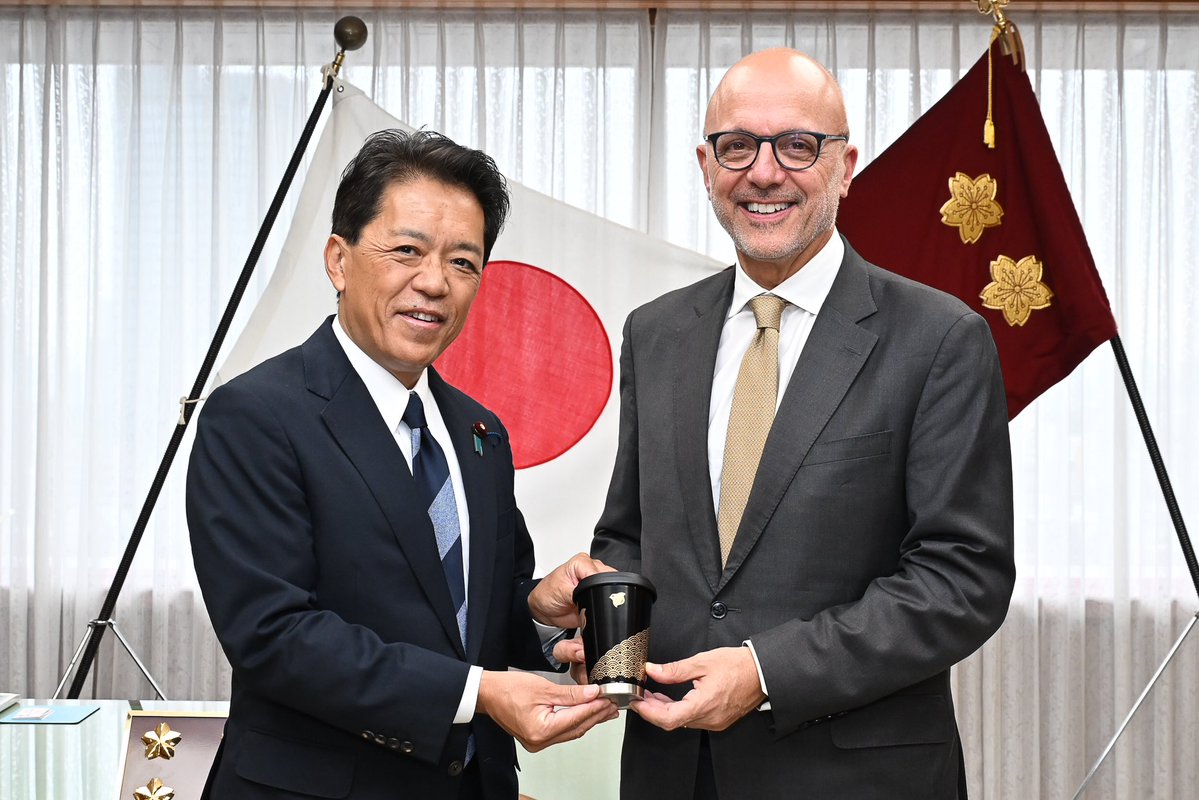 ModJapan_en's tweet image. On Nov 13, SMOD Miyazaki received a courtesy call from Mr. Deutch, CEO of American Jewish Committee. They engaged in a wide-ranging discussion on the Japan-U.S. defense cooperation as well as the current international environment including the Middle East situation. 🇯🇵🇺🇸