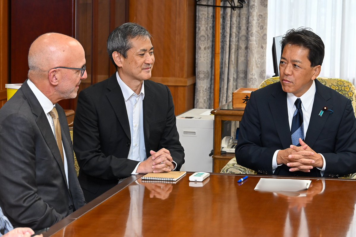 ModJapan_en's tweet image. On Nov 13, SMOD Miyazaki received a courtesy call from Mr. Deutch, CEO of American Jewish Committee. They engaged in a wide-ranging discussion on the Japan-U.S. defense cooperation as well as the current international environment including the Middle East situation. 🇯🇵🇺🇸