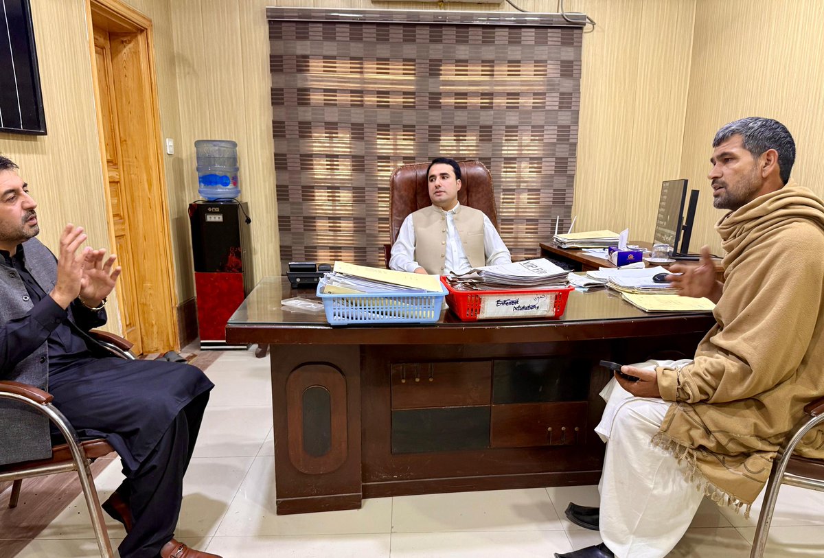 آج ایڈیشنل اسسٹنٹ کمشنر (ریونیو)  جناب فخر عالم صاحب نے  سروس ڈیلیوری سینٹر صوابی کا  دورہ کیا.دورے کے دوران عوامی سہولیات کی فراہمی، کمپیوٹرائزڈ ریکارڈ، سروس ڈیلیوری کے اوقات کار، عملے کی حاضری اور شہریوں کو دی جانے والی خدمات کا تفصیلی جائزہ لیا گیا۔