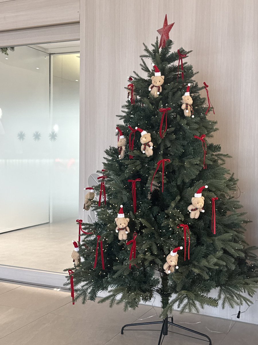 ris_ris89's tweet photo. 韓国のクリニックは既にクリスマスモード全開すぎて超絶かわ🎄⭐️🎅 https://t.co/GKAaS1VibP