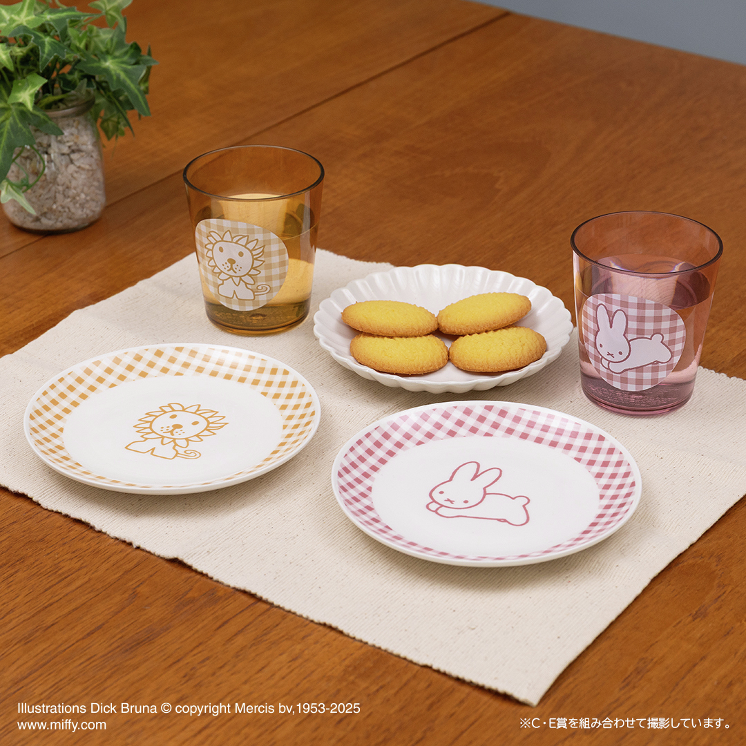 taito_kuji's tweet image. ＼好評発売中／
【#タイトーくじ　#ブルーナアニマル　Gingham Check Collection】

全国のファミリーマートやホビーショップ、書店などの対象店舗にて好評発売中。
テーマはくすみカラーで彩る秋色ギンガムチェック。

↓くじの詳細はこちら
taito.co.jp/taitokuji/item…