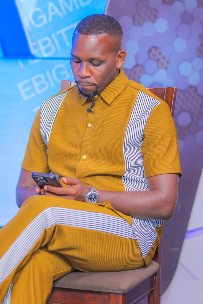 AK_mose's tweet image. Thank you, Leader of Opposition @JoelSsenyonyi, for donning the NRM colours! 👍

We’ve all grown under the peace and stability of the NRM government and you know it well, brother. UBC mentored you, and we’re proud of how far you’ve come. 🇺🇬 #protecting the gains #OneUganda