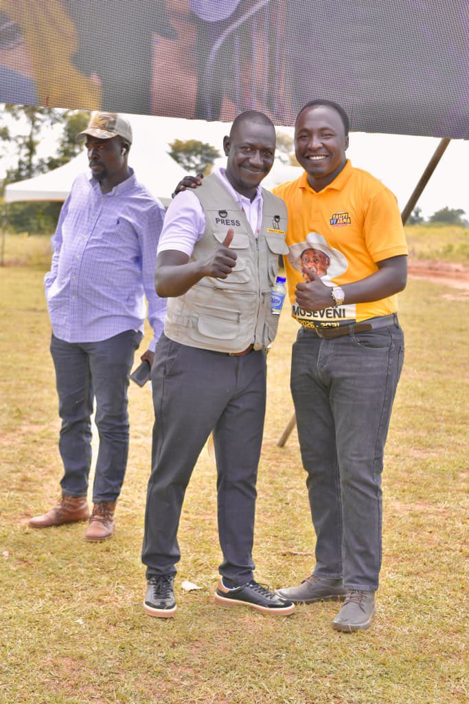 AK_mose's tweet image. Thank you, Leader of Opposition @JoelSsenyonyi, for donning the NRM colours! 👍

We’ve all grown under the peace and stability of the NRM government and you know it well, brother. UBC mentored you, and we’re proud of how far you’ve come. 🇺🇬 #protecting the gains #OneUganda