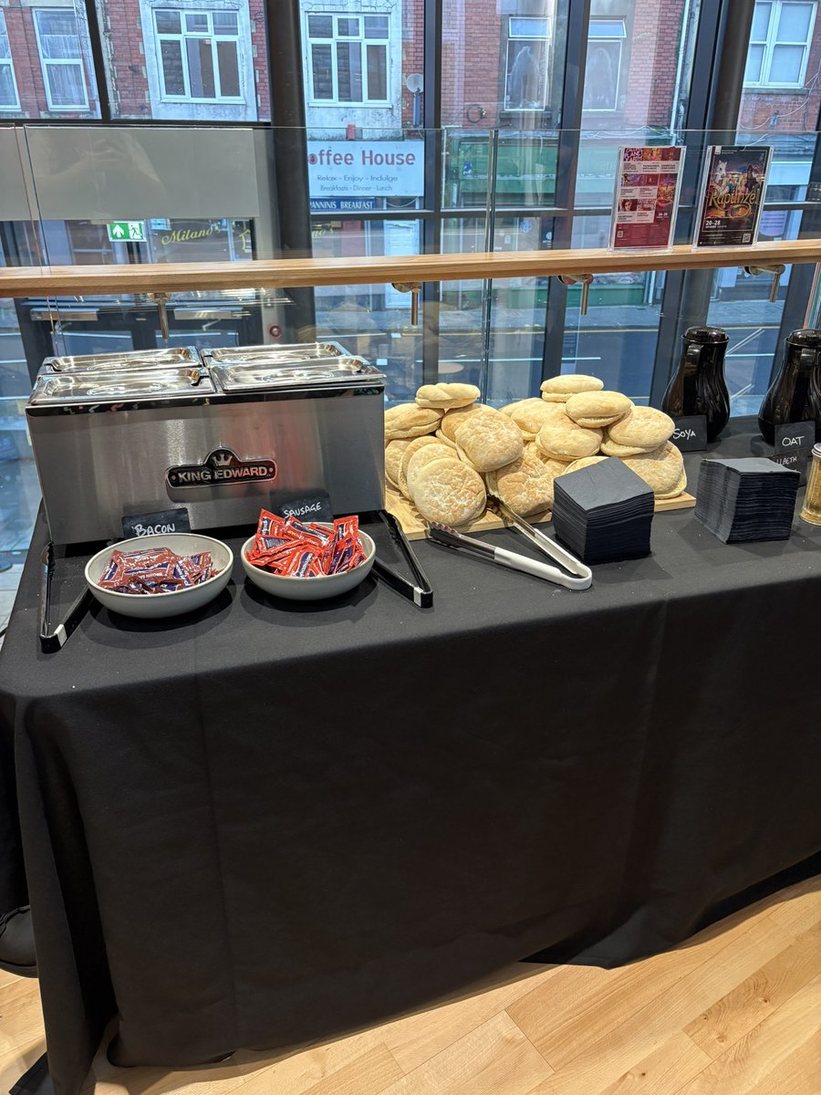 Fforwmbusnes's tweet image. Amser i ddechrau rhwydweithio, gyda 
brecwast blasus 

#BridgendBusinessForum #CreativeNetworking #NetworkingEvent