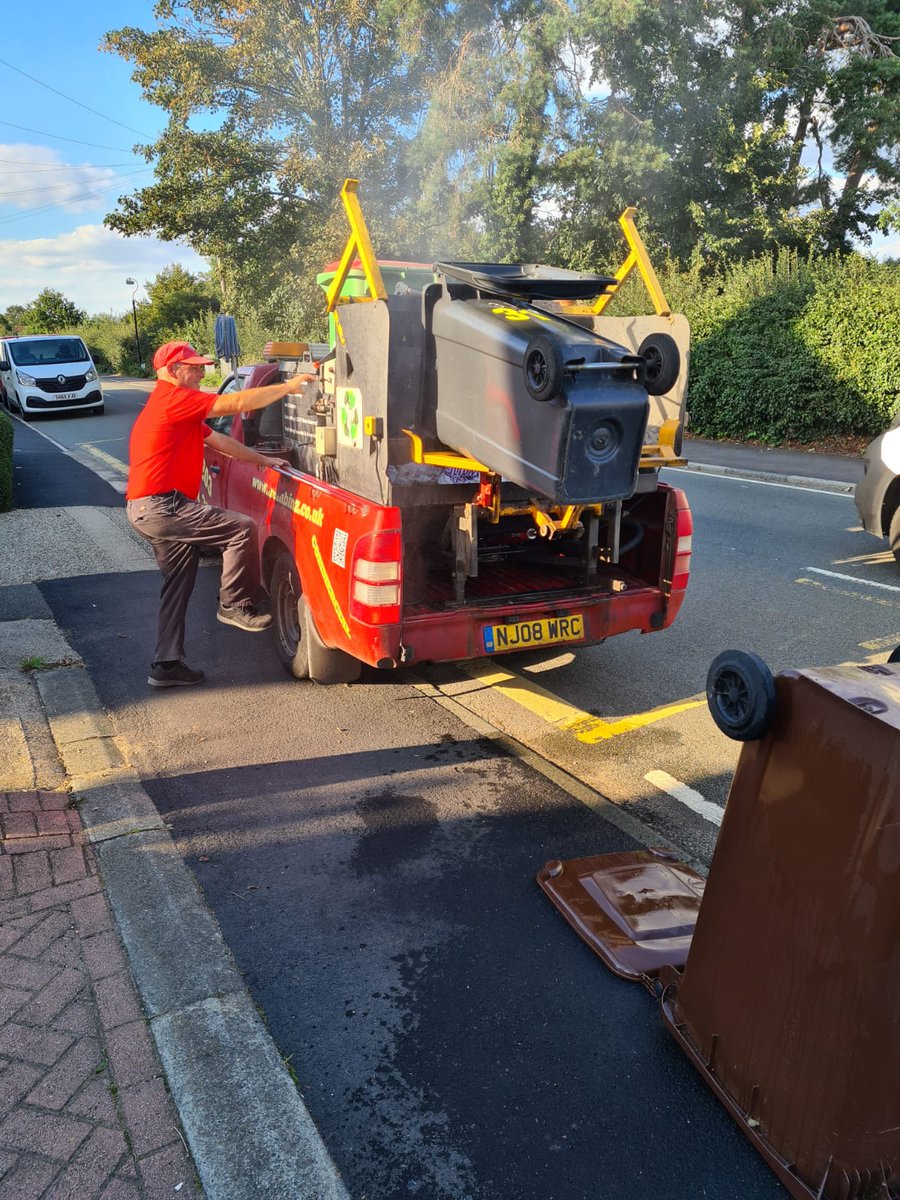 FreshbinzLtd's tweet image. We only use biodegradable detergents and recycle all waste water responsibly.
It’s not just clean bins, it’s a cleaner planet. 🌱
Support local. Support sustainable. Support Freshbinz Ltd.

ow.ly/iU7w50XpbL7

#evironment #recycling