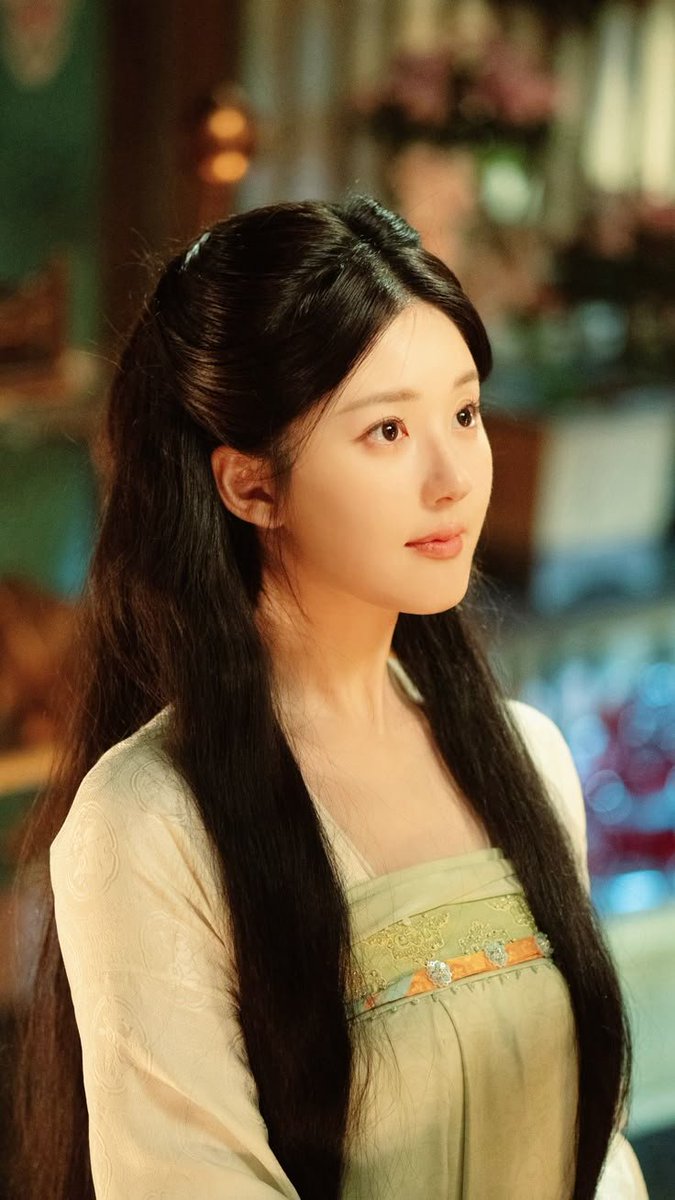 lusiwonii1791's tweet image. 🍉🍉🍉 ALERT!
#ZhaoLusi and #YangXuwen are rumored to star in the highly anticipated costume drama #GongYu.
rumors are coming about Zhao Lusi’s next project! This would be her first film and television work since leaving her former company, and fans can’t wait to see on-screen🥹