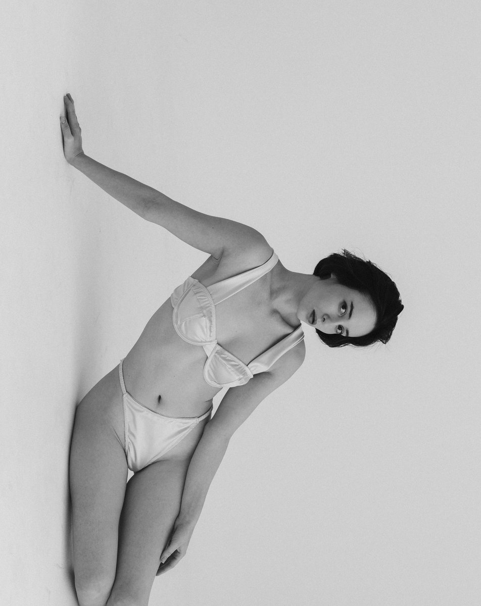 Gm ☕️

We do a little bit of editing for studio photos and listen good music.