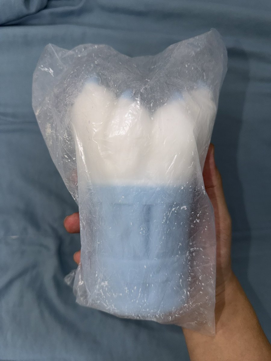 powered_mo's tweet photo. 趁着双十一活动买一得二送的第二个随机的杯子终于到了。有点幸运，居然是双爪杯。还送了两个爪爪的捏捏。这下可以三个爪爪一起玩了（bushi

#次元行者 #爪杯 #兽爪 #月狐 #furry https://t.co/CIs73iIRsg