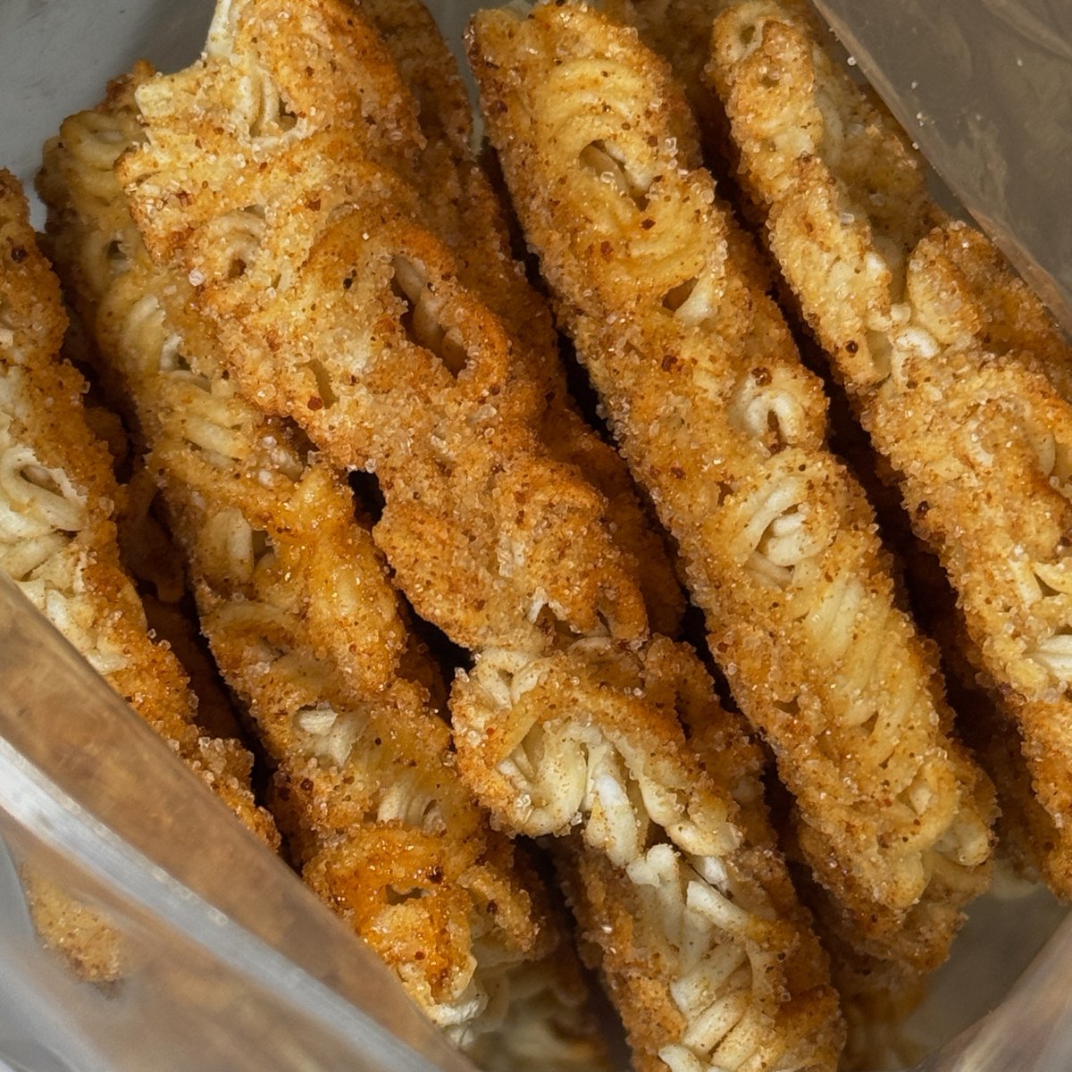 소신발언합니다
라면땅은 카페인중독이 진짜임
빠쨕바삭짭짤달달맵단,,,,,,"

칭긔가 달콤맛 구해와서 같이 머것는데 갠취는 매콤맛.. 개마싯ㅅ서요