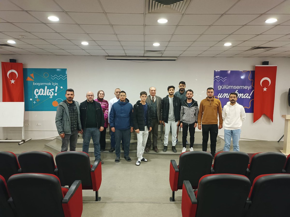 📍 Selman-i Farisi Yurdu  
Yurt idaresi ve yemekhane işleticisi, öğrencilerle bir araya gelerek yemek hizmetlerine ilişkin talep ve önerileri dinledi. Gerçekleştirilen görüşmede öğrencilerin memnuniyetini artırmaya yönelik değerlendirmelerde bulunuldu.