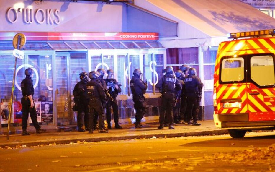 AdamChauvel's tweet image. 10 ans après les terribles attentats du 13 novembre 2015, le souvenir demeure, la douleur reste vive.

Une pensée profonde pour les victimes et leurs proches.
Une reconnaissance éternelle envers nos secouristes, pompiers, policiers et militaires. 

La France n'oublie pas.