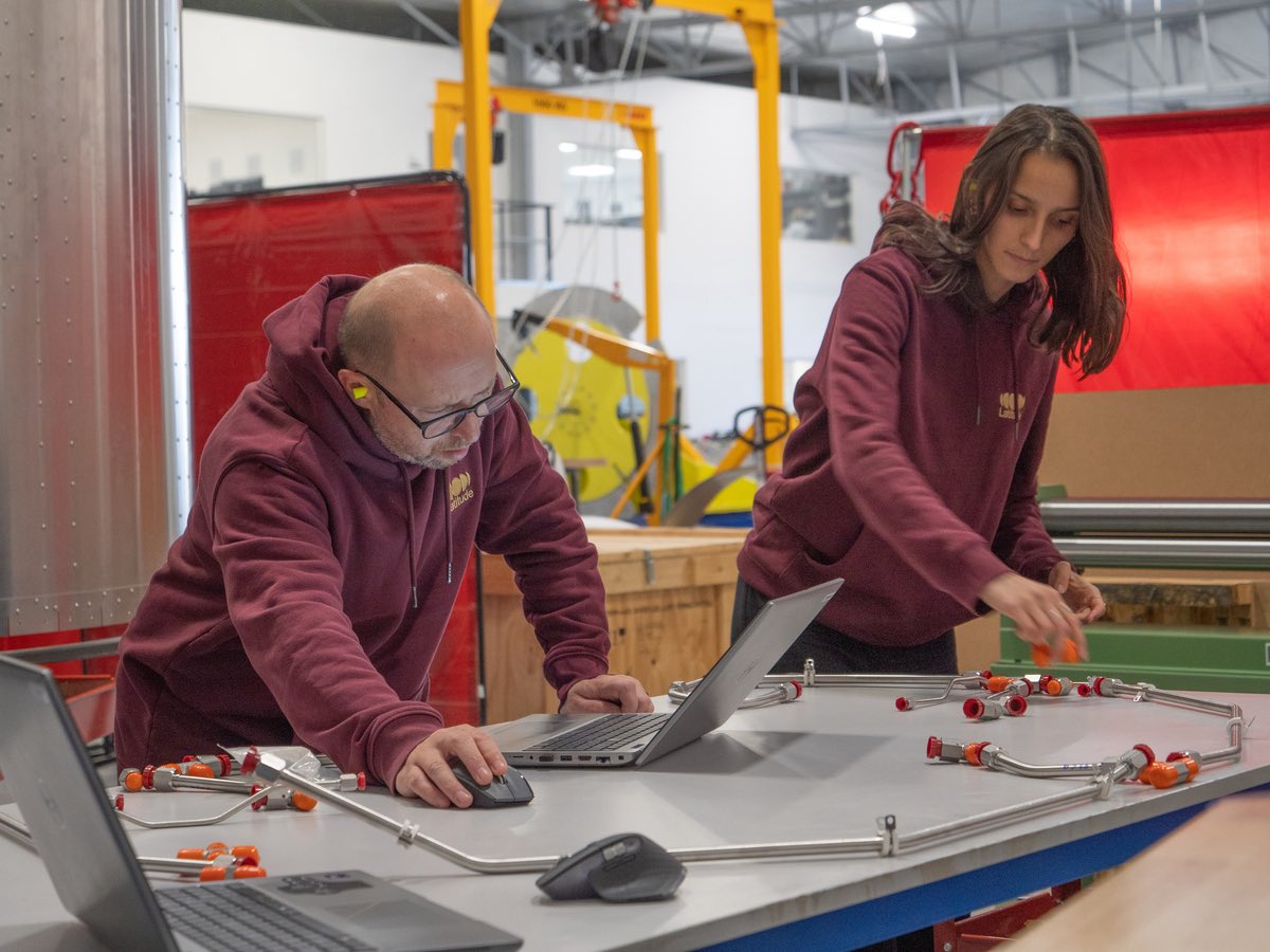 Latitude_eu's tweet image. 👉 Regarding fluids, lines routing LOX and RP-1 to the vacuum #PropulsionSystem of this stage are progressing steadily, alongside Helium COPV tests. An upcoming post will highlight internally welded LOX and RP-1 tanks, showcasing how our teams are developing such expertise 👇