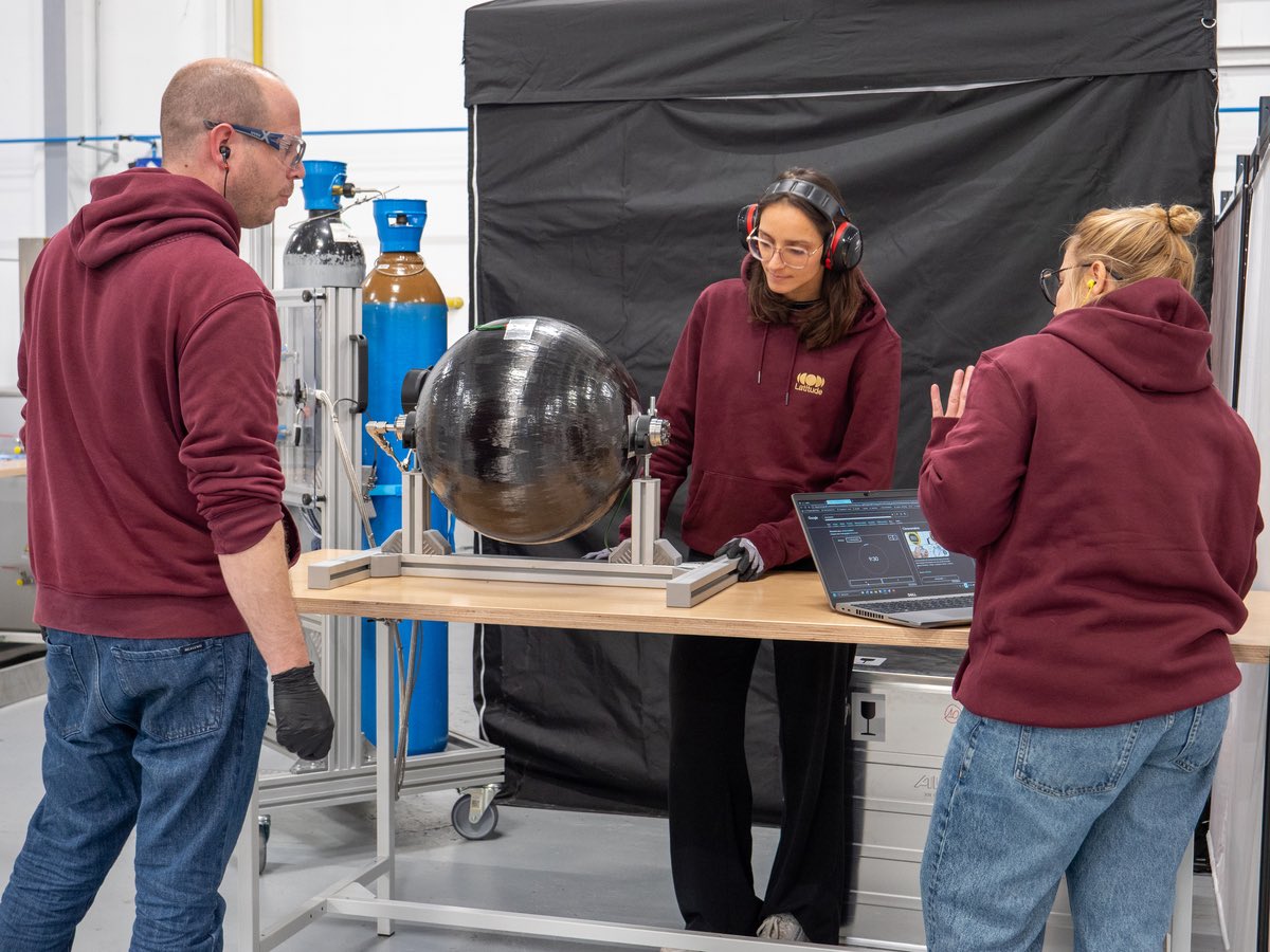 Latitude_eu's tweet image. 👉 Regarding fluids, lines routing LOX and RP-1 to the vacuum #PropulsionSystem of this stage are progressing steadily, alongside Helium COPV tests. An upcoming post will highlight internally welded LOX and RP-1 tanks, showcasing how our teams are developing such expertise 👇