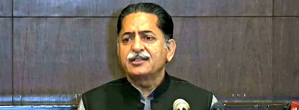 حالانکہ آئینی ترمیم کے ووٹ پورے تھے پھر بھی قائد انقلاب جو اس وقت جاتی امرا میں دھرمیندر کی فلم دیکھ رہے تھے انکو زبردستی اٹھا کر اسلام آباد پہنچایا گیا. قائد موترم نے بڑی مشکل سے اپنا لاوا کنٹرول کرکے فیلڈ مارشل کو ووٹ دیا. میں پوچھتا ہوں ایسا ظلم کرکے کس کی سہولت کاری کی گئی