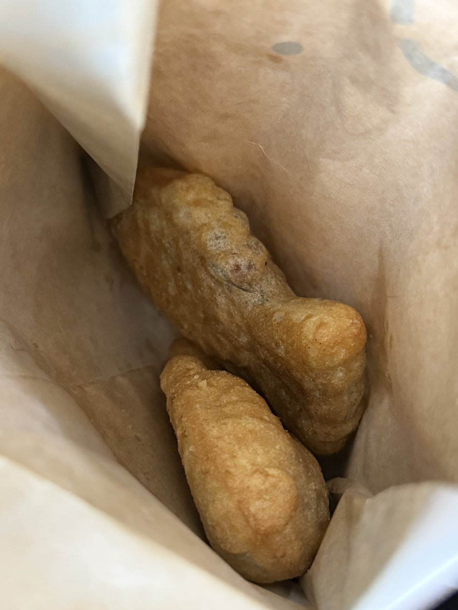 오늘 이디야에서 낚시햇는데 붕어빵 맛잇어요… 비싼거빼면 흠이없는 쫀득쫀득 붕어빵