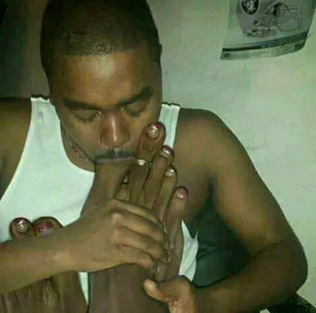 rockvfella's tweet photo. how i see people who tweet about feet https://t.co/9VwuCZzljU