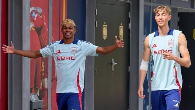 🗣️ Dean Huijsen defiende a Lamine: "Tiene una molestia y es normal que se vaya a casa, yo también me fui"