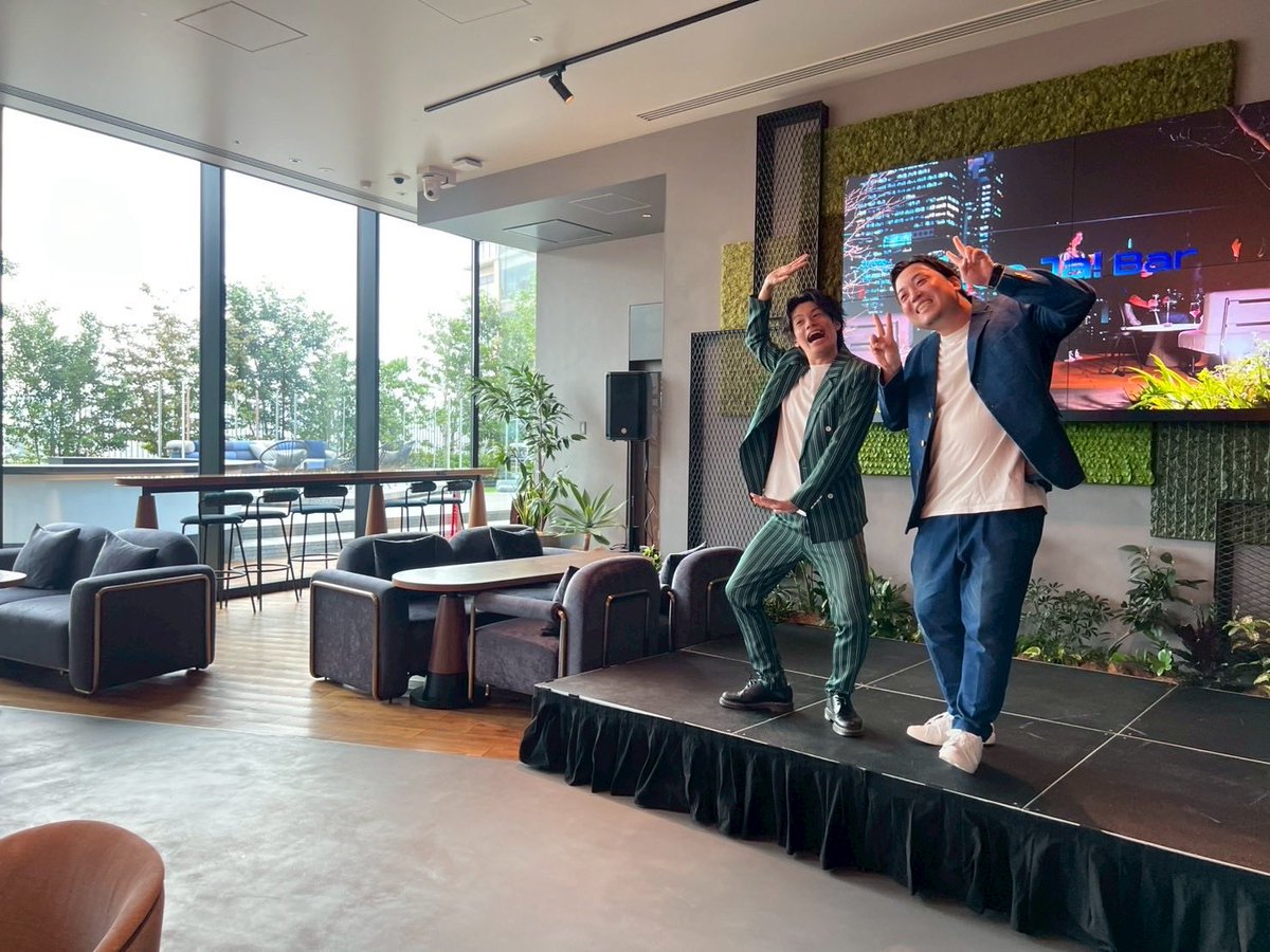 まもなく20時から！！
キャノピーbyヒルトン大阪梅田さんにて”ワラウ「漫才THURSDAY」ナイト”です！！
今回が初回！！！
毎週木曜日20時〜から毎週公演です！
本間にすごいことなのよ！これ！！！
サファイアが世界へ！！
取り置きもできるので何卒お願い致します🙏🙏 
詳細↓
canopy-osaka.hiltonjapan.co.jp/restaurants/lp…