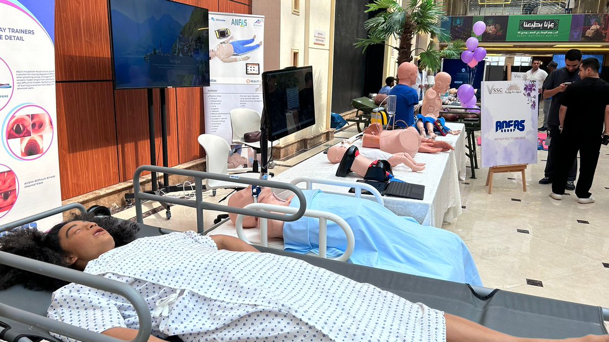 في إطار حرص كلية الرؤية بالرياض على تطوير مهارات الطلبة العملية ورفع كفاءتهم الأكاديمية، أقيمت فعالية يوم الرؤية للمحاكة وسط أجواء من الحماس والتفاعل الإيجابي. حيث جمعت بين الجانب التعليمي والتطبيقي.
وتأتي هذه الفعالية تأكيدًا على التزام الكلية بتعزيز التجارب التعليمية المبتكرة،