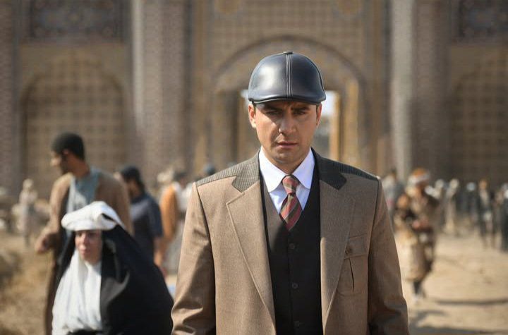 girll_iir's tweet image. ولی ما دخترا دستای رحیم نجار که قدر زندگی رو میدونه بیشتر دوس داریم. چیه دستای این منصور بامداد خمار که از قیافش داد میزنه من خیلی پاستوریزم و بابام پولداره