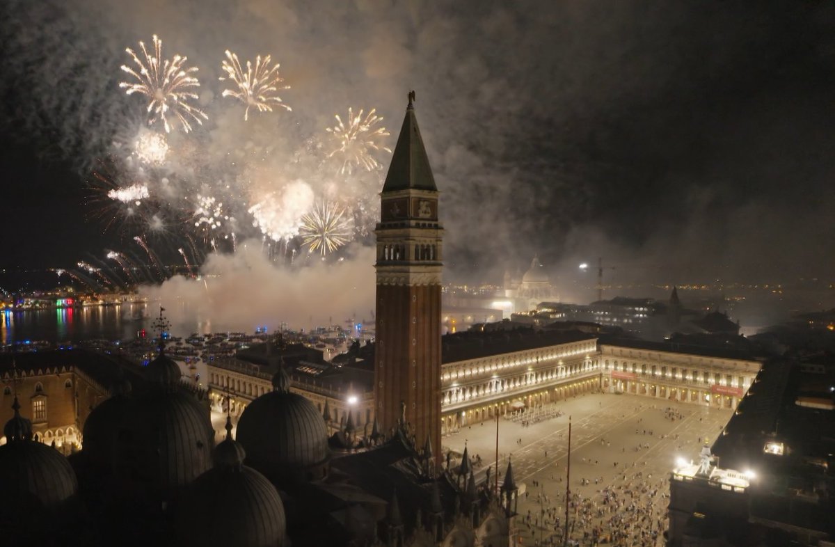 メナード　アルフェストハンディライト メナード アルフェストハンディライト thrunite フラッシュライト