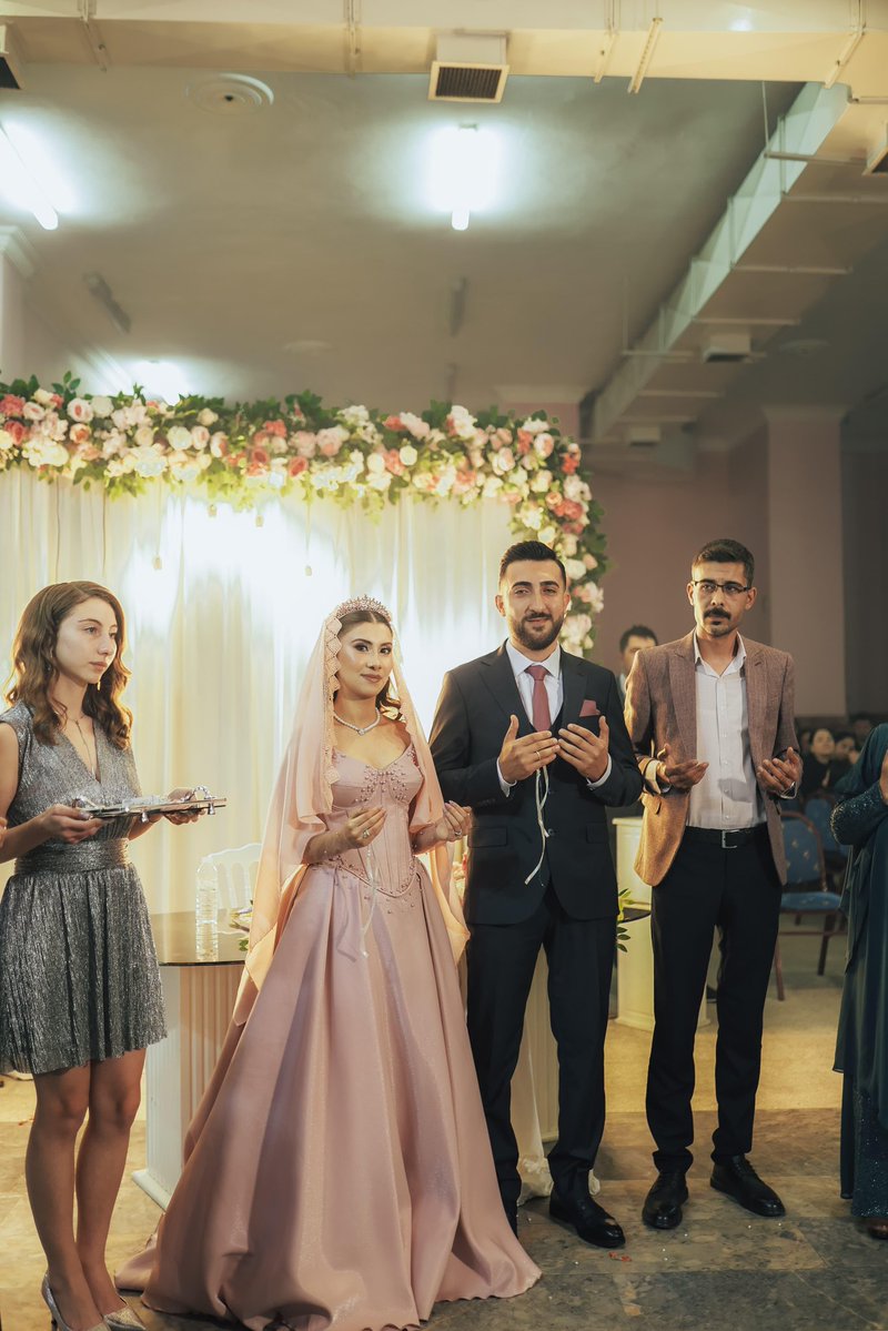 Sultanhisar ilçe yönetimi olarak Atça Mahalle Başkan yardımcımız İbrahim TEKİNSOY ve Emin MEYDAN ailelerimizin kıymetli evlatları Zehra ve Hüseyin çiftimizin nişan yüzüklerinin takmak Başkanımız Sn.Ensar SELÇUK'a nasip oldu.Genç çiftimizi kutluyor bir ömür mutluluklar diliyoruz.