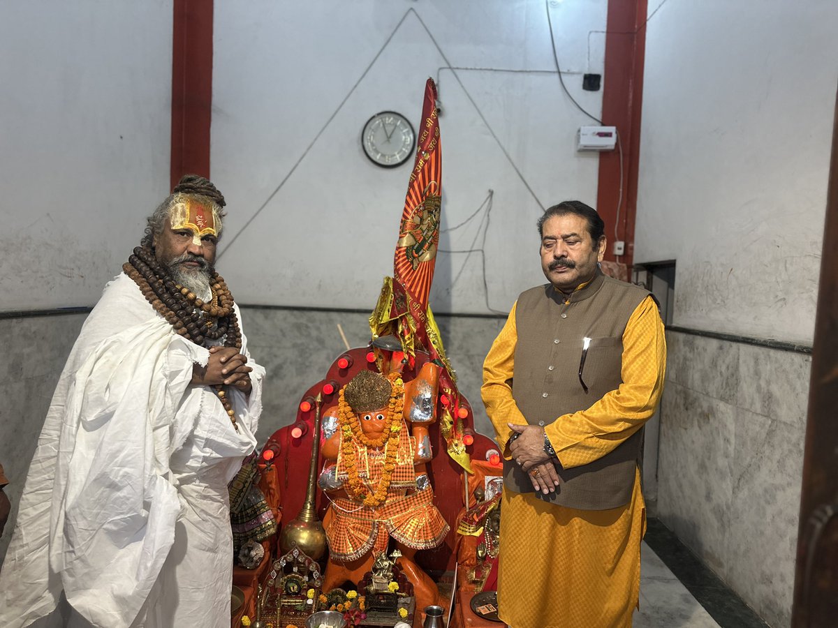 computerbaba3's tweet image. आज वसुंधरा, गाजियाबाद स्थित प्राचीन संकट मोचन श्री हनुमान मंदिर में श्री नरेंद्र भारद्वाज जी के साथ प्रभु श्री हनुमान जी के दर्शन करने का सौभाग्य प्राप्त हुआ। मंदिर की भव्यता और आस्था से परिपूर्ण वातावरण ने मन को शांति और ऊर्जा से भर दिया। संकट मोचन हनुमान जी से देश, समाज और सभी…