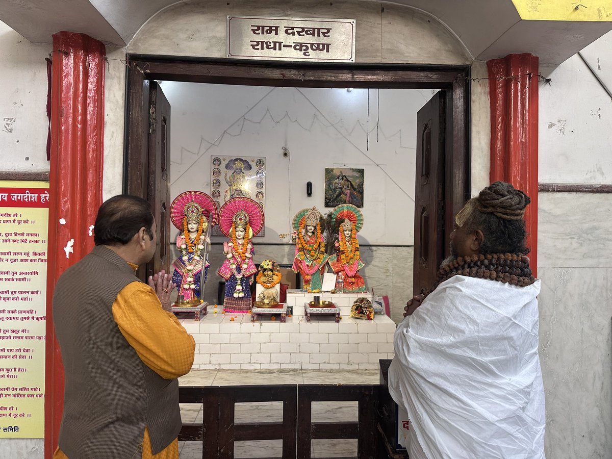 computerbaba3's tweet image. आज वसुंधरा, गाजियाबाद स्थित प्राचीन संकट मोचन श्री हनुमान मंदिर में श्री नरेंद्र भारद्वाज जी के साथ प्रभु श्री हनुमान जी के दर्शन करने का सौभाग्य प्राप्त हुआ। मंदिर की भव्यता और आस्था से परिपूर्ण वातावरण ने मन को शांति और ऊर्जा से भर दिया। संकट मोचन हनुमान जी से देश, समाज और सभी…