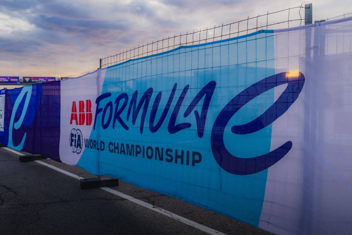 eFORMELde's tweet image. Detailanalyse 🧐: Alle Anpassungen am Sportlichen Reglement für die #FormelE-WM 2025/26 im Überblick

e-formel.de/nachrichten/fo…

#ABBFormulaE #FormulaE 

📸: Jack Morrison / @Spacesuit_Media