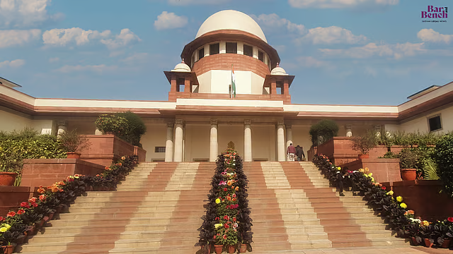 Kbarandbench's tweet photo. ಪ್ರಸ್ತಾವಿತ ಮೇಕೆದಾಟು ಸಮತೋಲನ ಜಲಾಶಯ ನಿರ್ಮಾಣಕ್ಕೆ ಆಕ್ಷೇಪಿಸಿ ತಮಿಳುನಾಡು ಸರ್ಕಾರ ಸಲ್ಲಿಸಿರುವ ಅರ್ಜಿಯನ್ನು ವಜಾಗೊಳಿಸಿದ ಸುಪ್ರೀಂ ಕೋರ್ಟ್‌. ಅರ್ಜಿಯು ಅಕಾಲಿಕವಾಗಿದೆ ಎಂದ ಸಿಜೆಐ ಬಿ ಆರ್‌ ಗವಾಯಿ ನೇತೃತ್ವದ ಪೀಠ. 

#SupremeCourt #Mekedatu #Cauvery https://t.co/OiYT7eRDQ0