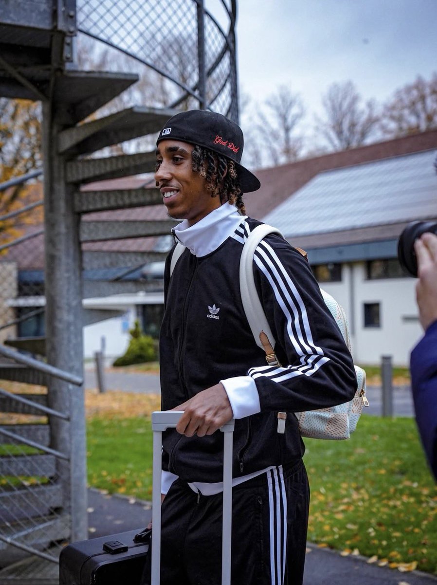 A lot better than the usual French ‘fashion’ 😂 

Happy birthday to this guy 🎉