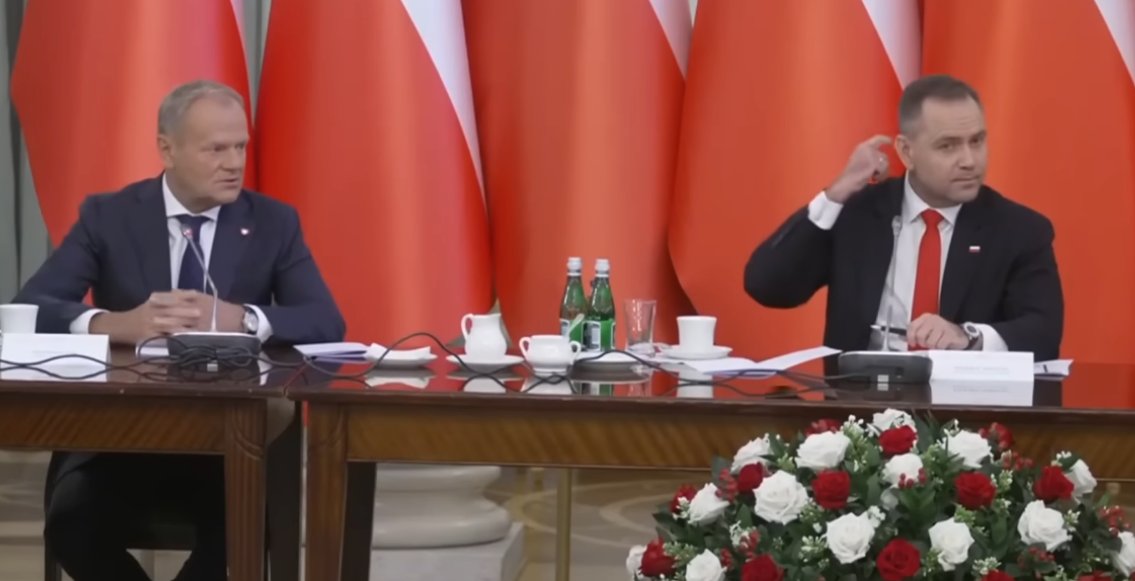 maggiepython's tweet image. Jest lista sędziów. Czym zawinili (p)rezydentowi? Niczym, śmieli poprzeć TSUE. Ależ co tu za płacz? Ktoś sądzi, że D. Tusk mówiąc do Nawrockiego: &quot;Przypominam panu Konstytucję, rządzi rząd&quot; nie wiedział, że ten będzie czołową blokadą? Wiedział. Że będzie wetował? Wiedział. I na…