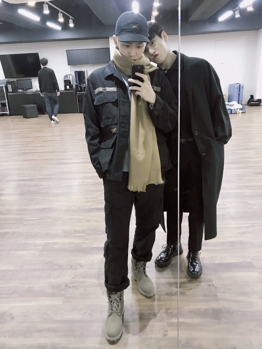 이 국랩 커플샷이 8년 하고도 하루 지났다는 사실