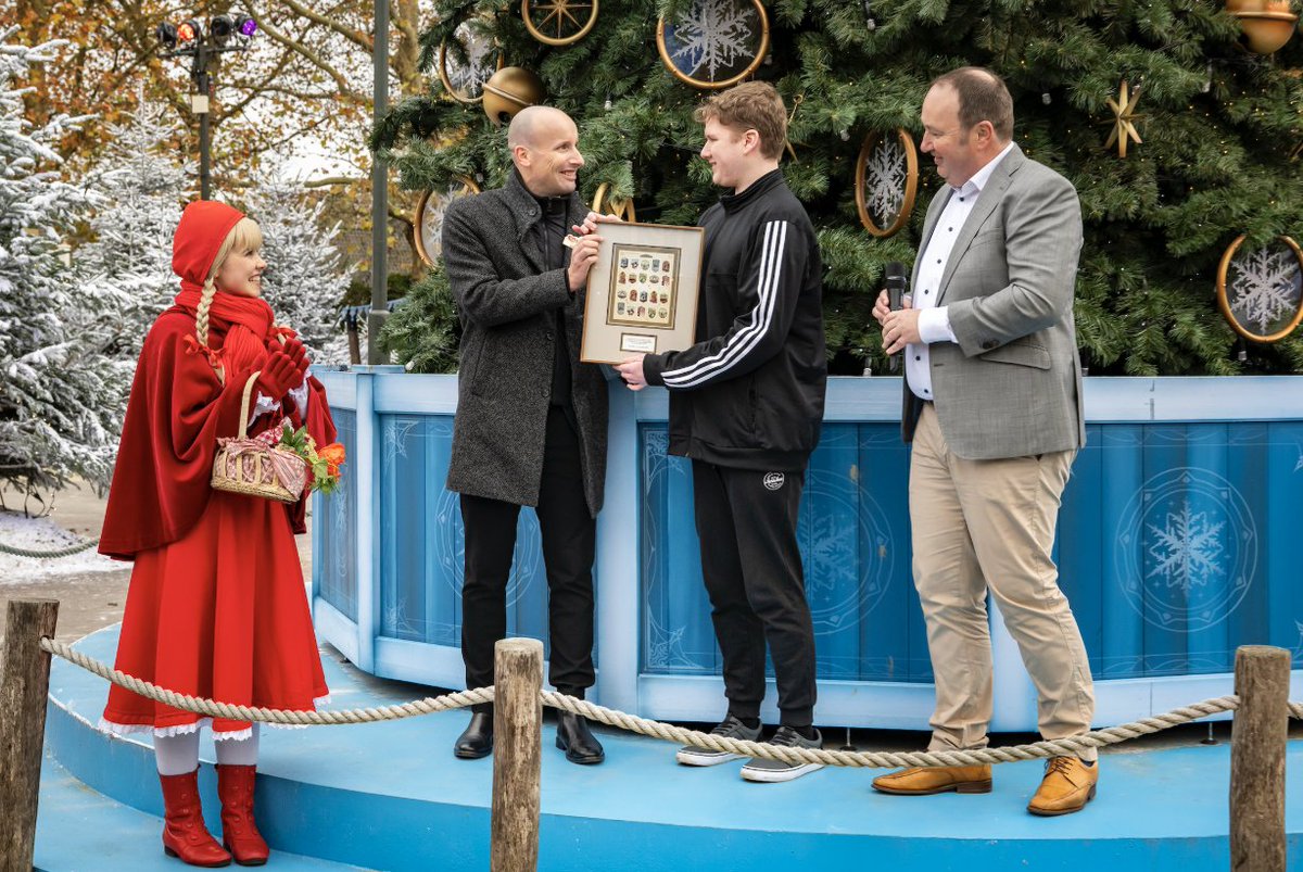 PostNL kiest de Efteling als ontwerper van de decemberzegels 2025. "Ik hoop dat de sprookjesachtige zegels inspireren om wat vaker het contact te maken door een kaartje te sturen. Ook na de feestdagen" 

#postnl #efteling

fonkmagazine.nl/artikelen/mark…