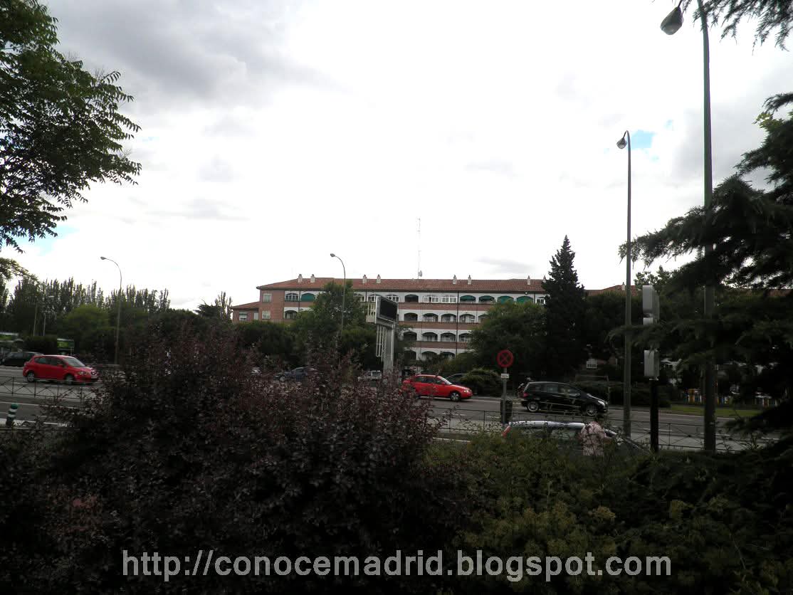 Colonia San Cristóbal – EMT 
Construidas en (1948-1949) por el arquitecto Secundino Zuazo, donde se sitúan las cocheras de la EMT. Viviendas sociales  en forma de corrala abierta, que se construyeron entonces a las afueras de #Madrid para funcionarios de la EMT
<a href="/lomejordemadrid/">Lo MEJOR de MADRID</a>