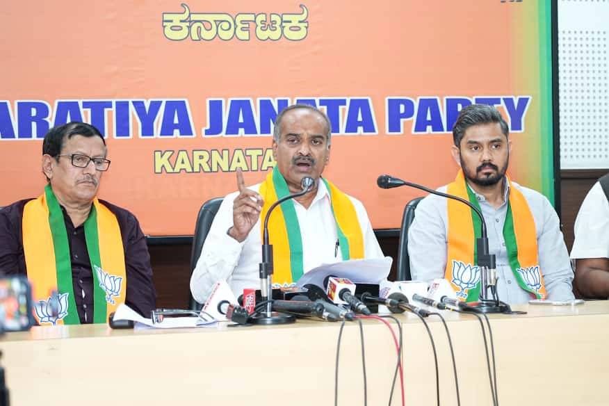 PCMohanMP's tweet image. 🏗️ Bengaluru’s Tunnel Road Project: A Costly Mistake in the Making

At my press conference today, I expressed deep concern over the proposed Hebbal-Silk Board Tunnel, a project that, in its current form, lacks vision, scientific planning, and fiscal prudence.

⚠️ 1️⃣ Unscientific…