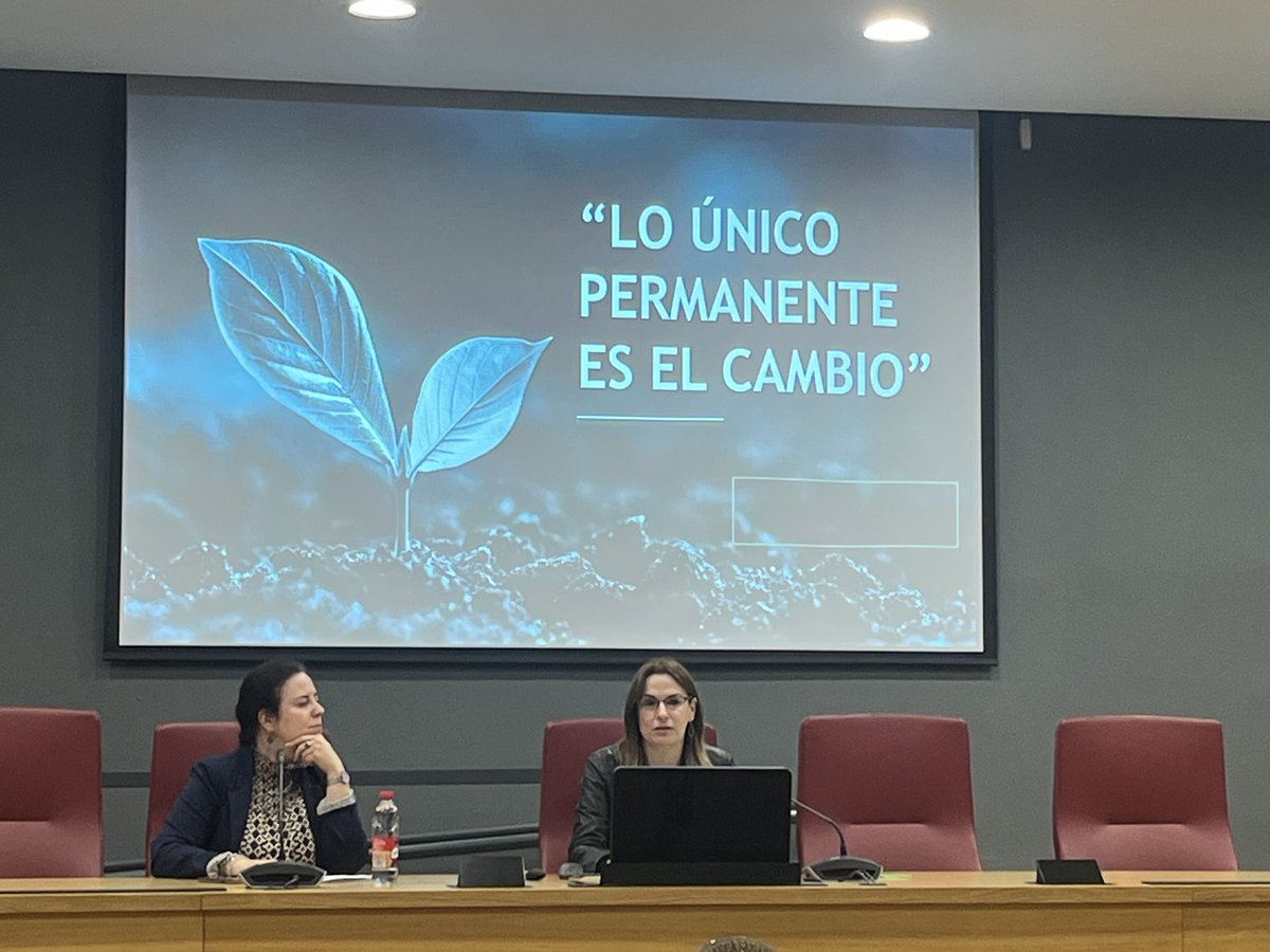 mserranohidalgo's tweet image. Primera diapositiva de la presentación de @Urtza en el Congreso de Innovación Educativa. 

Nada pasa por casualidad.