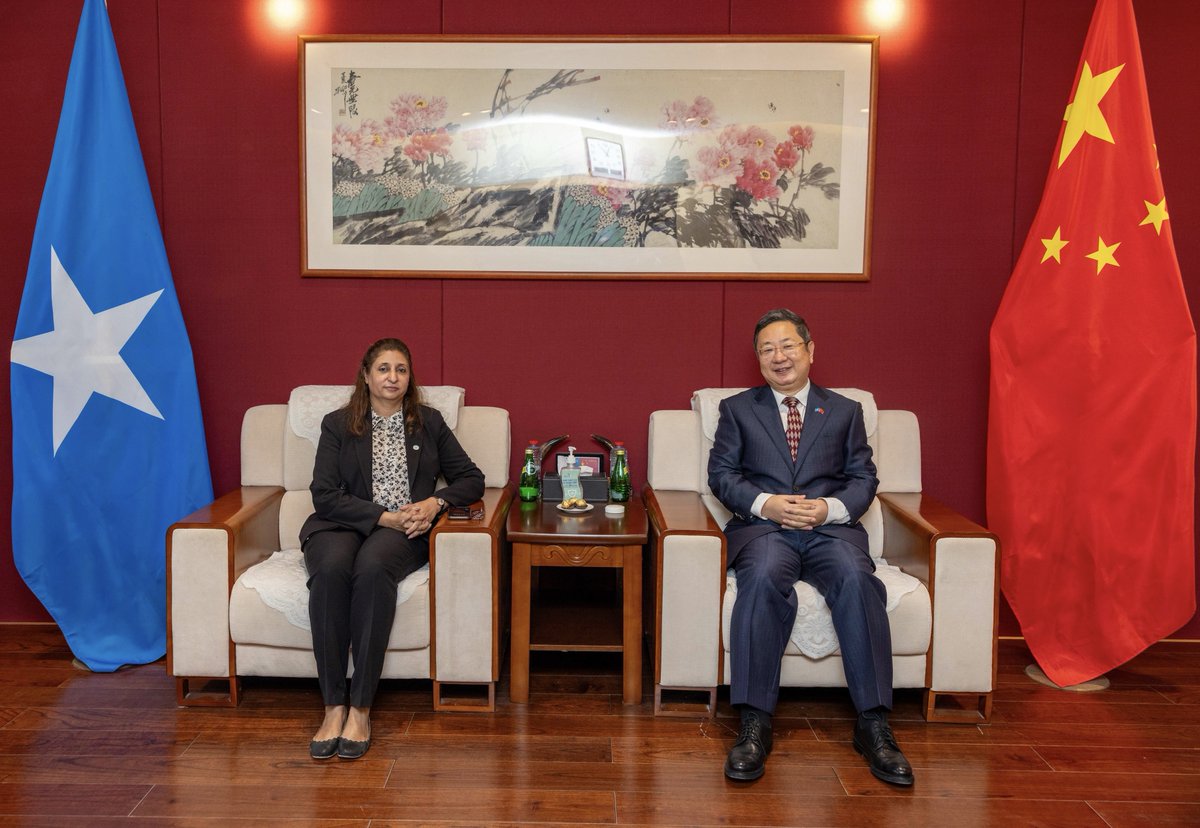 🇨🇳🇸🇴🇺🇳 OIC <a href="/UNSOS_/">UNSOS</a> Qurat-ul-Ain Sadozai met with H.E. Wang Yu, Ambassador of #China to #Somalia. They discussed #UNSOS logistical support to <a href="/aussom_/">AUSSOM</a> &amp; Somali Security Forces (#SSF), including ongoing priorities under the #SSFTrustFund.

#Partnership #SecurityTransition