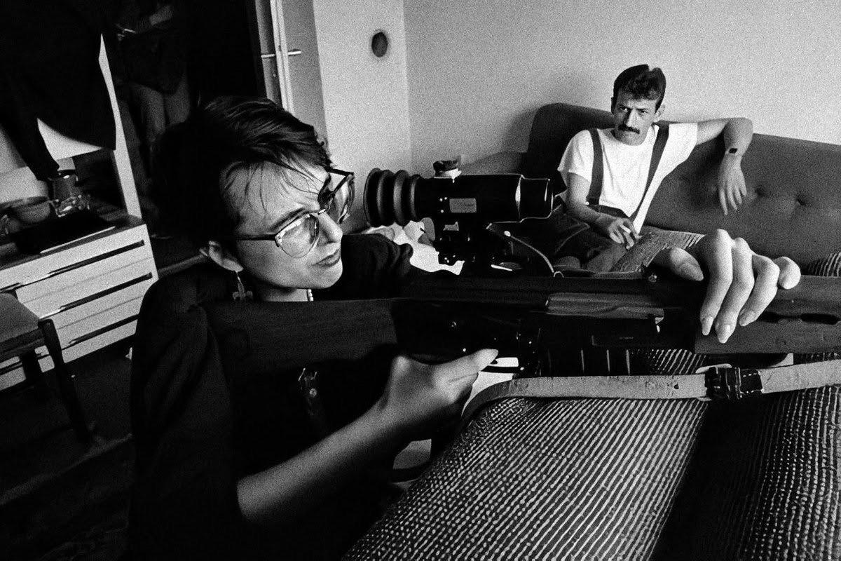 Well this exact photo from #Sarajevo is actually a photo of Bosnian Muslim sniper woman Nadia Jeriagic in civilian clothes and private apartment shooting probably at Serbs or even ar UN stuff or their own civilians, since it was proven by French 🇺🇳 UN soldiers that Muslims