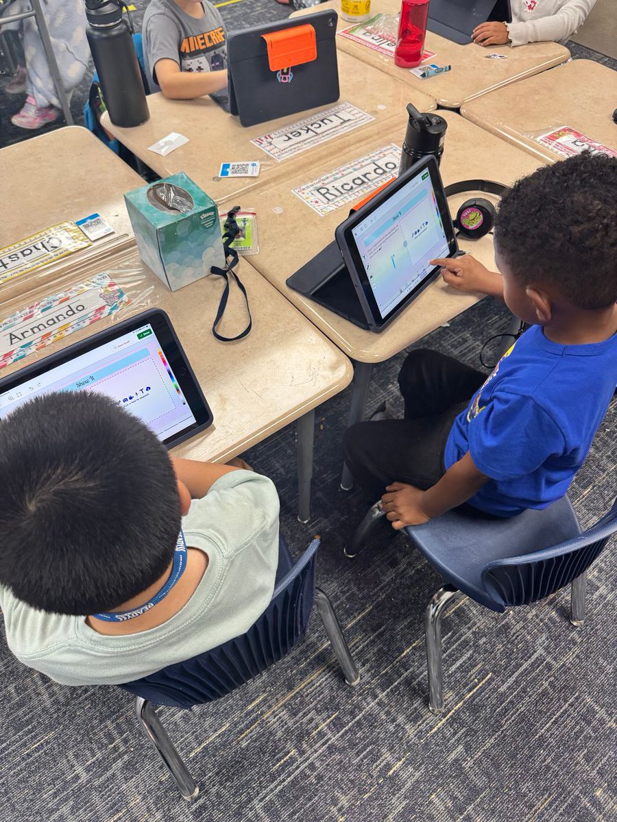 gccisd_edtech's tweet image. Hands-On Science! Mrs. Broussard’s kinder at San Jacinto Elementary scientists are using Seesaw to dive into the world of rocks, soil, and water, learning, creating, and sharing their discoveries! 🌍✨