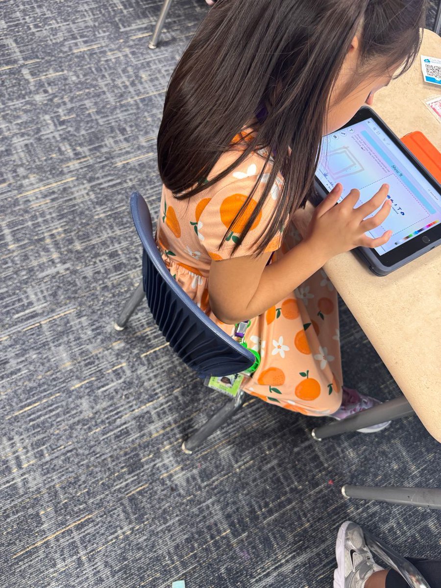 gccisd_edtech's tweet image. Hands-On Science! Mrs. Broussard’s kinder at San Jacinto Elementary scientists are using Seesaw to dive into the world of rocks, soil, and water, learning, creating, and sharing their discoveries! 🌍✨