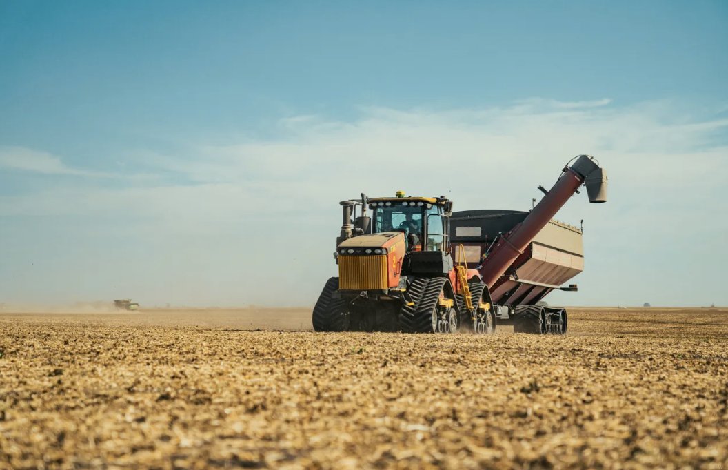 elmersmfg's tweet image. With Elmer’s HaulMaster Grain Cart, the bolt-together tank design means no seam failures and simple repairs when you need them. 

Fully powder-coated panels protect your cart from the elements so you can focus on getting the job done right.